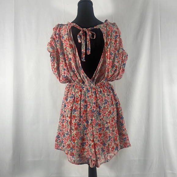 American Eagle floral jumper,shorts, V neck, Pink, Blue,White, bow tie,Medium - Picture 3 of 13